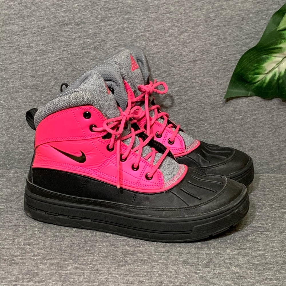 Nike ACG Pink Black Snow Boots 7